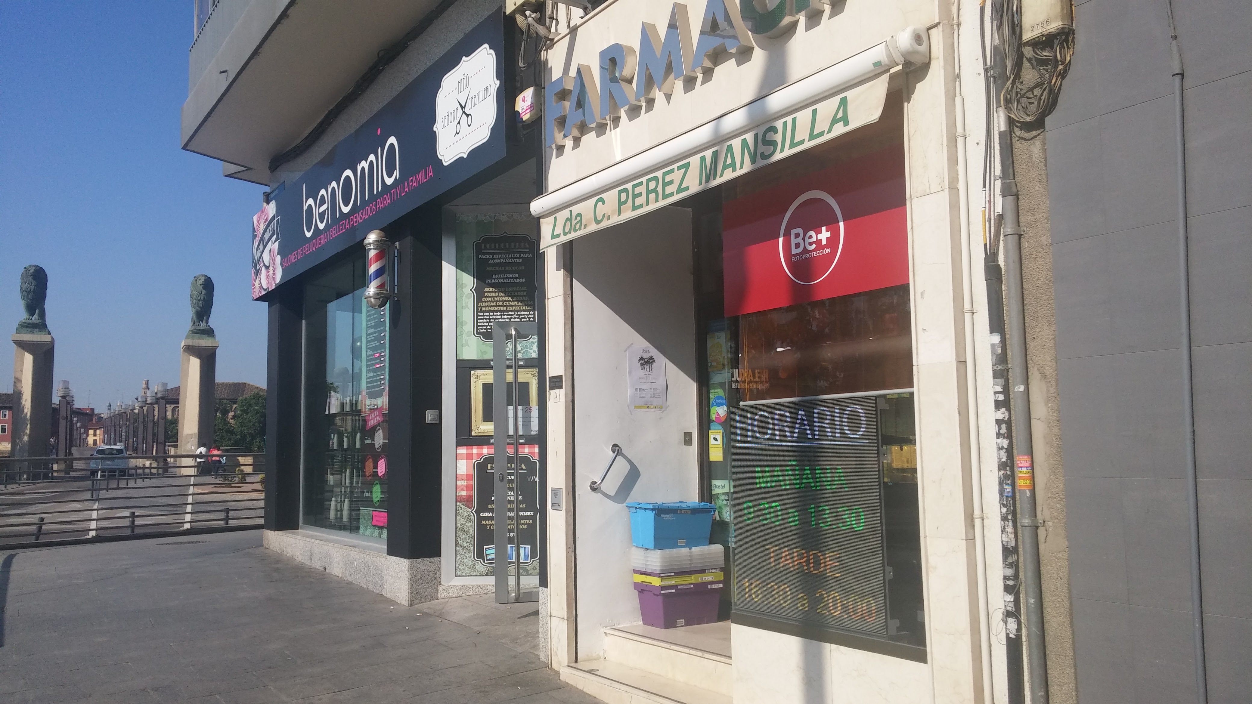 Fachada de la Farmacia Arrabal